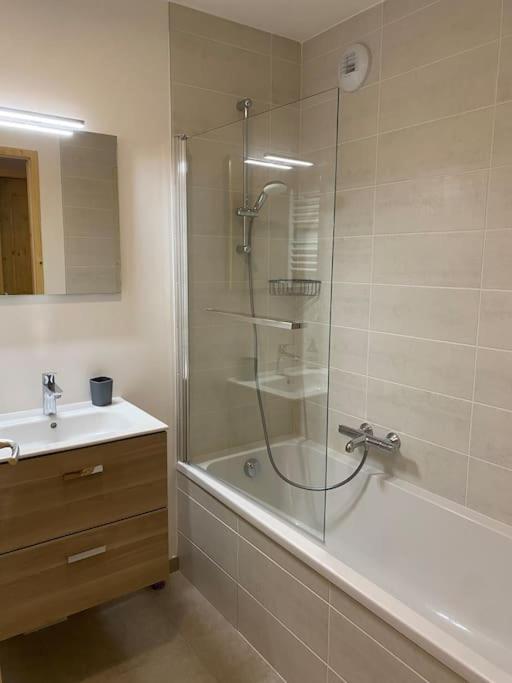 Gorgeous 2 Bedroom, 2 Full Bath, Ski In Apartment! Winner Of 2025 And 2024 Traveller Award! Morzine Kültér fotó
